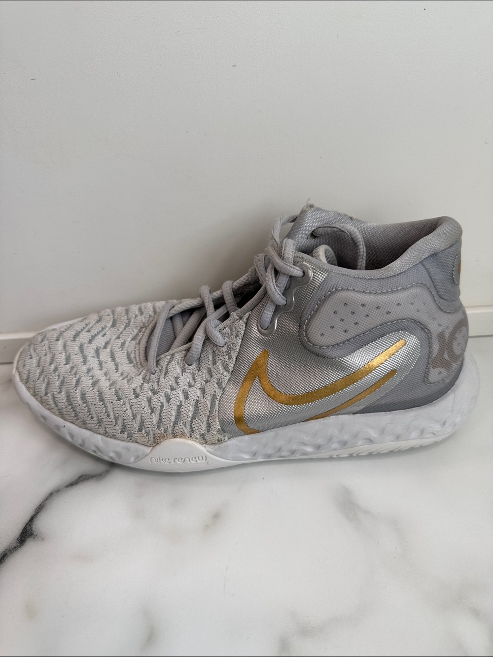 Nike KD Trey 5 VIII Metallic Silver Gold Kid’s Size 5Y